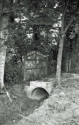 009 Chenonville Pont du bois sur canal du maire 01
