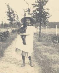 Renée enfant à la campagne