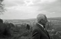 020 Lasne Bon Papa devant un paysage