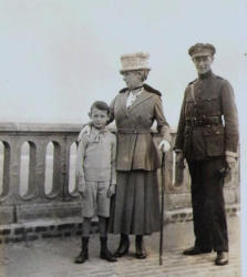 Jean, Cécile et Rico de Schoutheete (Cabourg 1916)